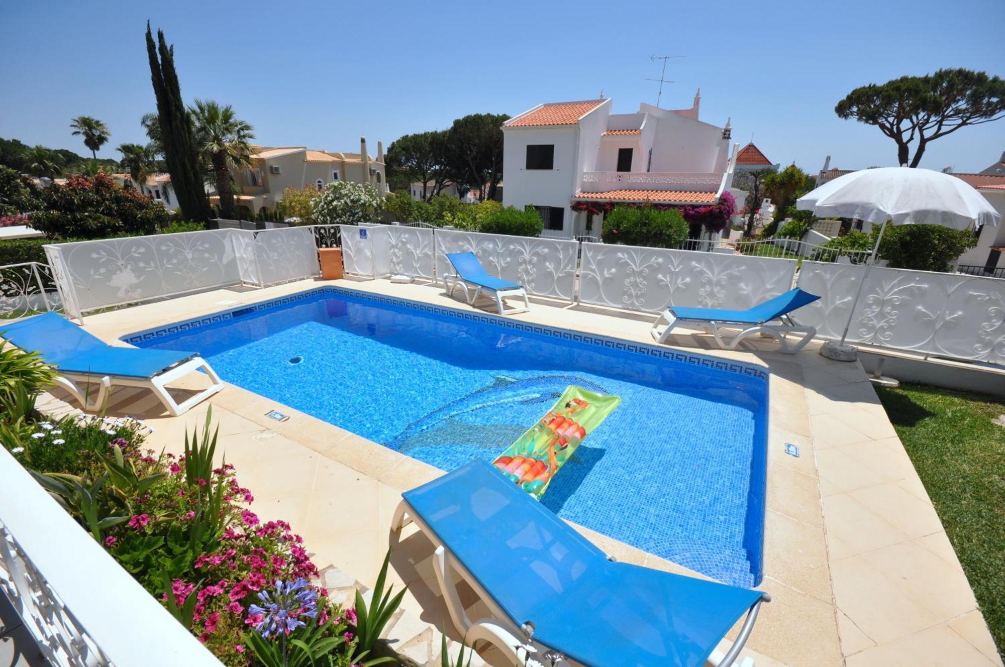 Well-Appointed Villa Is Situated In The Popular Resort Of Vilamoura Картейра Экстерьер фото